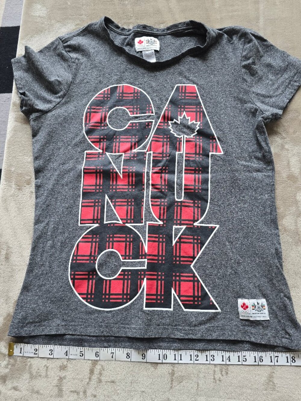 Vtg Team Canada Olympics "CANUCK" Graphic T-Shirt - Women's Large - Hudson Bay